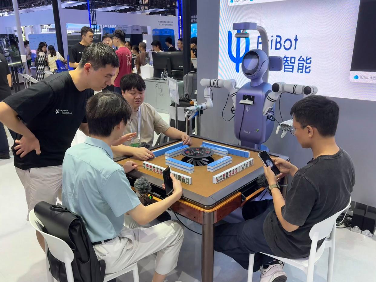 WAIC观察｜仿真不稳、真机太贵？机器人数据最优解出现了吗