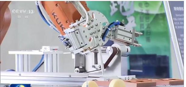 加快制造业高端化智能化绿色化发展